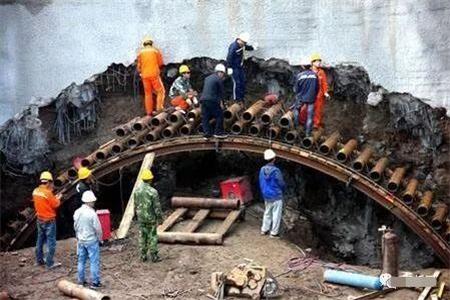 皋兰隧道钢花管支护案例